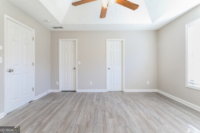 Building Photo - 852 New England Ct