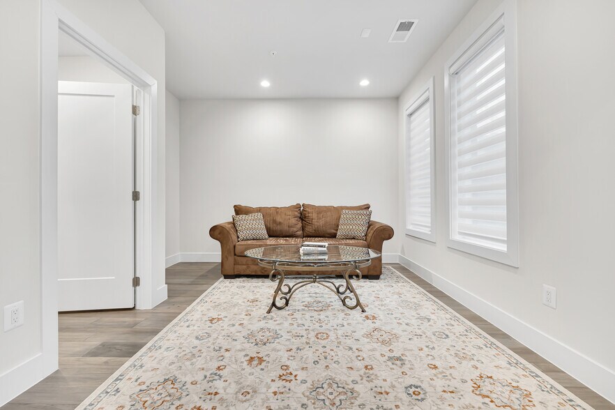 Building Photo - 147 Prairie Ln