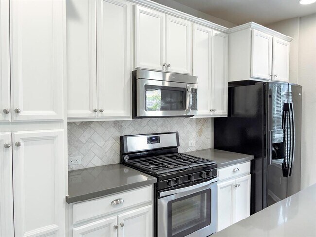 Building Photo - 7220 Wyoming Springs Dr
