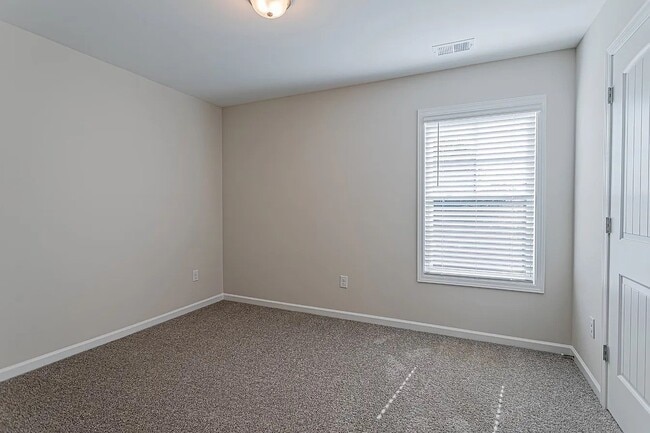 Building Photo - 115 Sweet Almond Ct