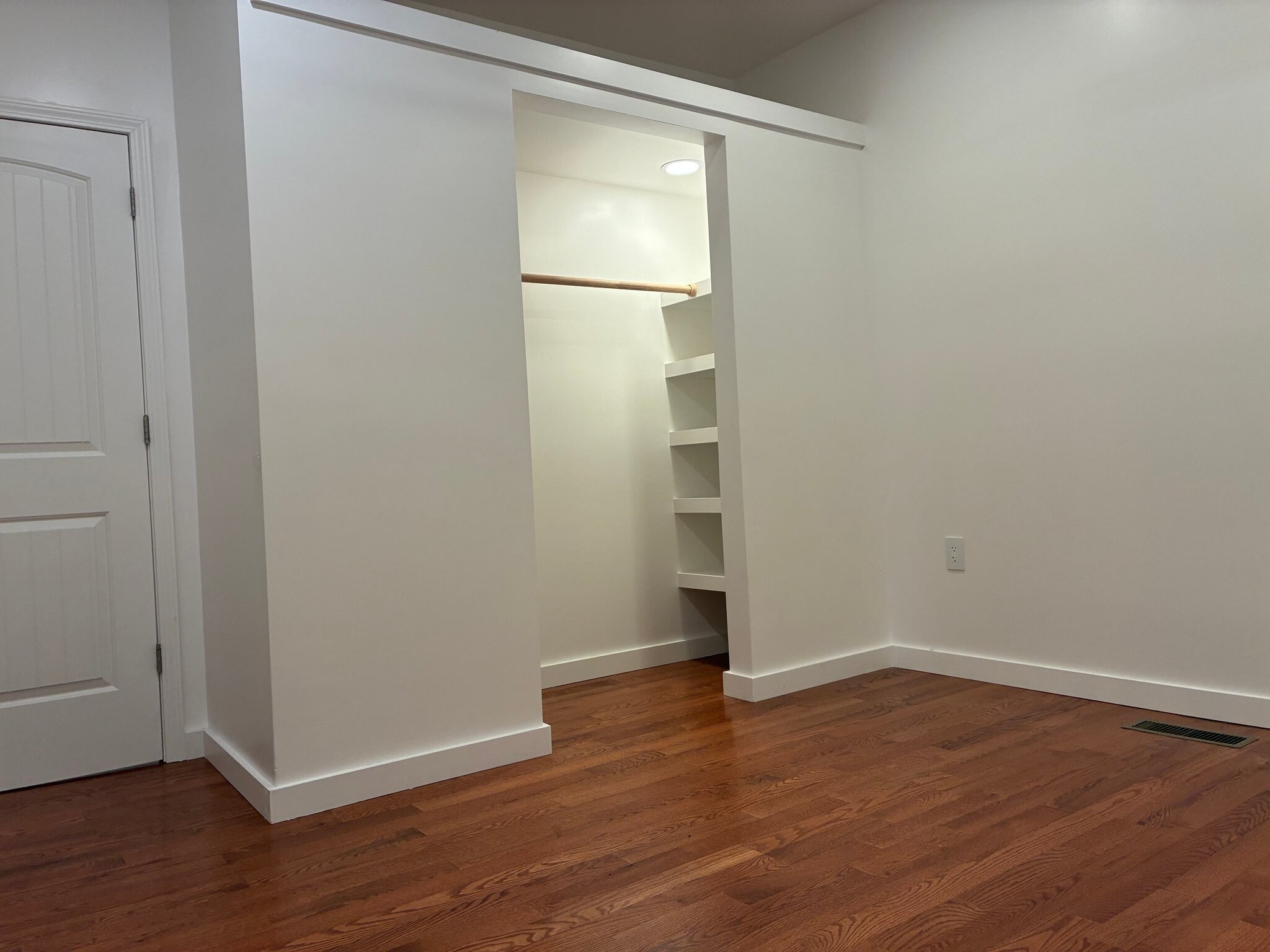 Building Photo - 912 Bellemeade Ave