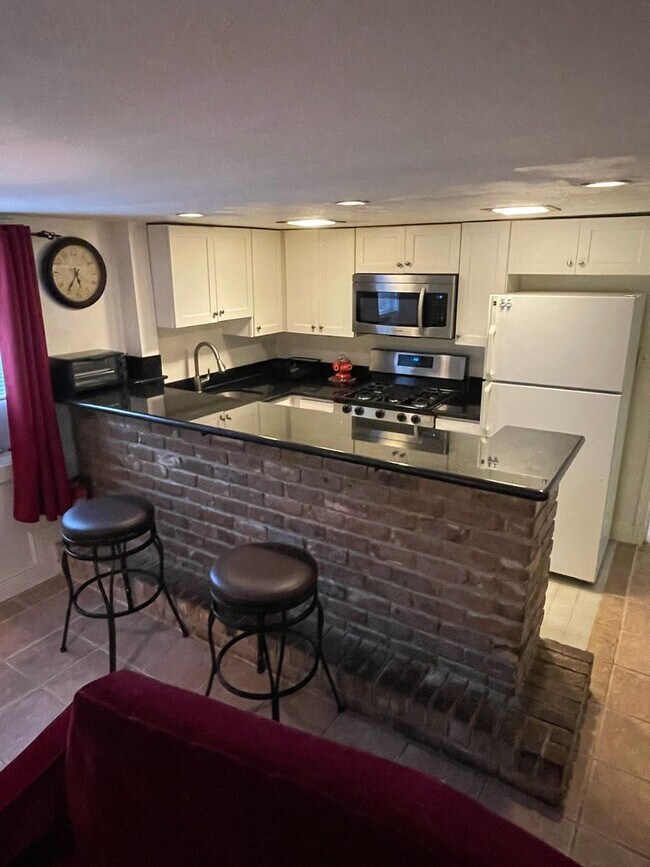 Building Photo - Partially Furnished 2BD/2BA