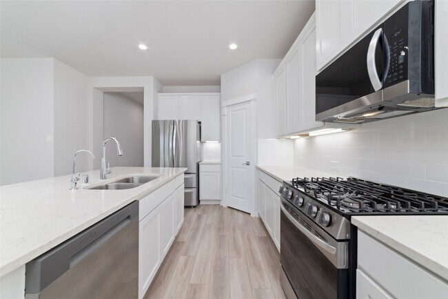 Building Photo - 32906 School Hl Rd