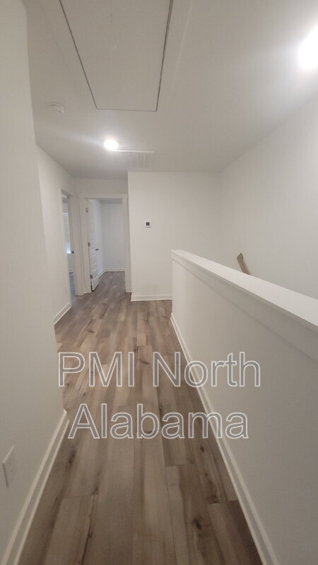 Building Photo - 7589 Discovery Pt Dr NW