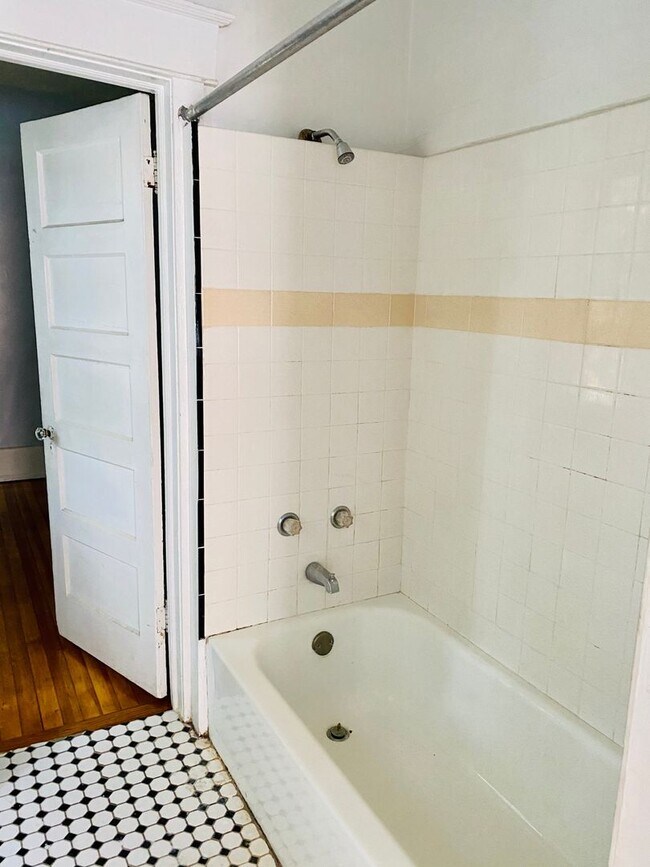 Building Photo - 119 N Robinson St