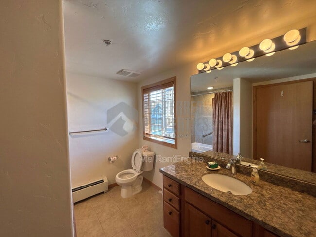 Building Photo - 3335 Columbine Dr