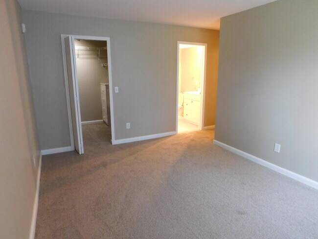 Building Photo - 30042 W 12 Mile Rd