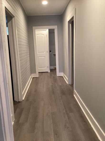 Building Photo - 1050 N Clarke St