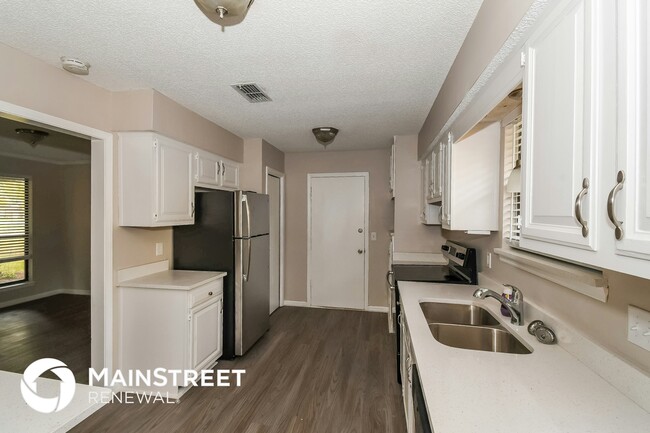 Building Photo - 13093 Silver Oak Dr