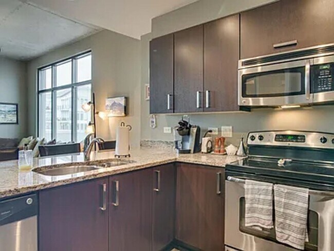 Building Photo - Luxury condo in the Rhythm at Music Row