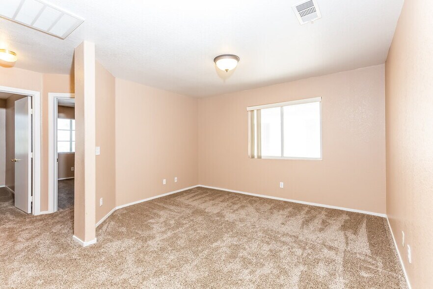 Building Photo - 2205 Royal Caribbean Ave