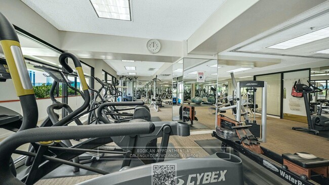 Building Photo - Stunning Large 1 Bedroom Exquisite Wood Fl...