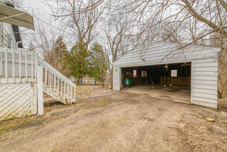 Building Photo - 224 Crest St