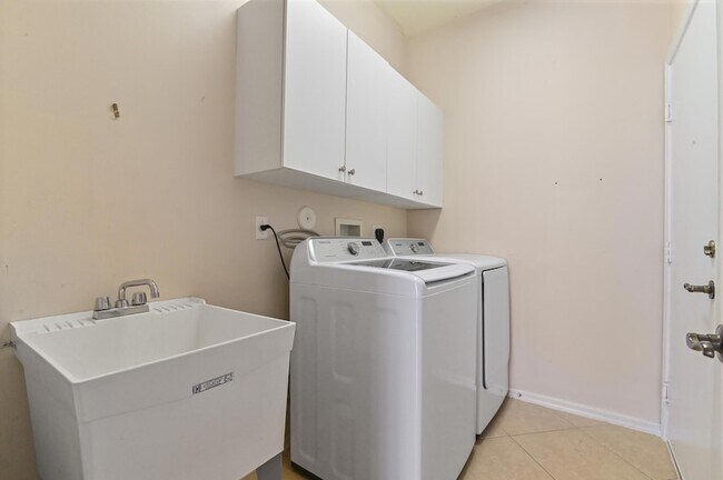 Building Photo - 7073 Via Leonardo