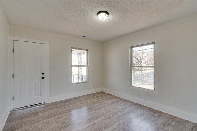 Building Photo - 2210 Milne St