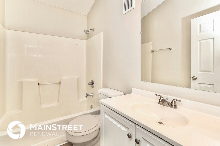 Building Photo - 2216 W Main St