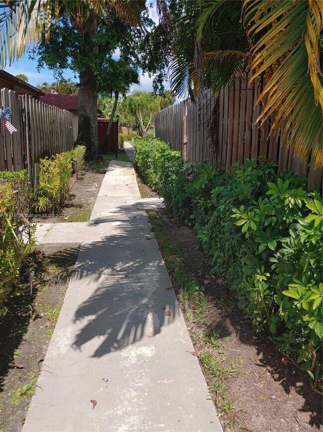 Building Photo - 4322 Woodstock Dr