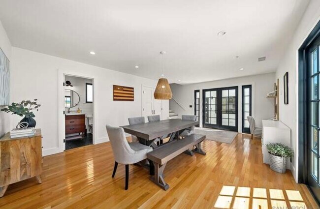 Building Photo - 229 Carnation Ave