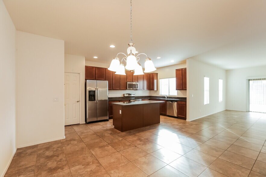 Building Photo - 4945 W Fawn Dr