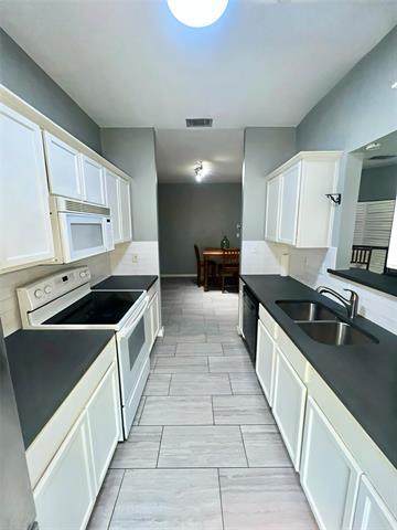 Building Photo - 3500 E Park Blvd