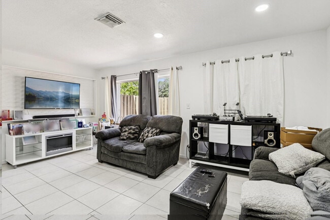 Building Photo - 5843 Woodlands Blvd