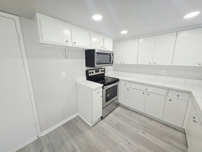 Building Photo - Garland 3 Bedroom, 2 Bath, 1 Car Garage Property That Has Been Completely Remodeled