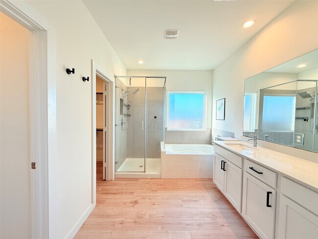 Building Photo - 105 Aurora Spgs Dr