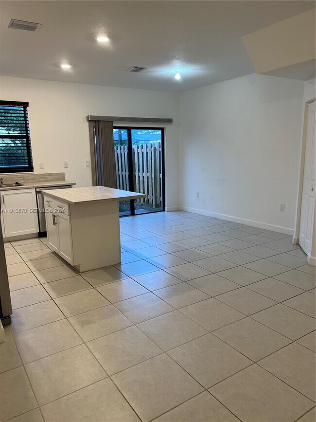 Building Photo - 20631 NE 7th Pl