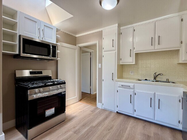 Building Photo - Two bedroom home for rent with large priva...