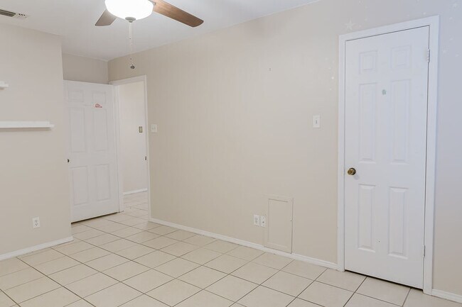 Building Photo - 1105 Gordon Blvd