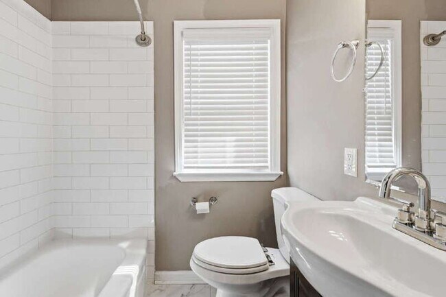 Building Photo - 3482 Dunhaven Rd