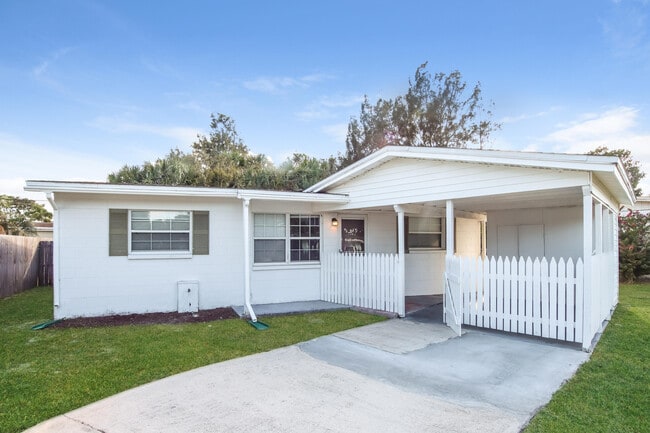 Building Photo - 2365 Dordon Dr