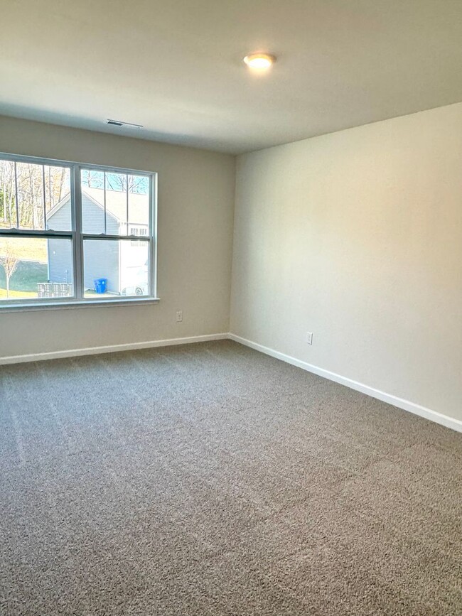 Building Photo - Spacious Newly Built Townhome for Rent