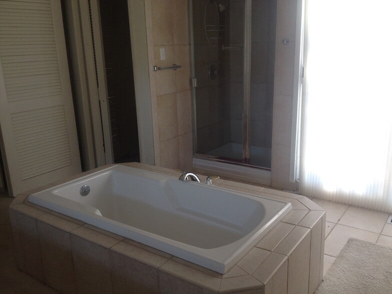 Building Photo - 2949 S Lakeridge Trl