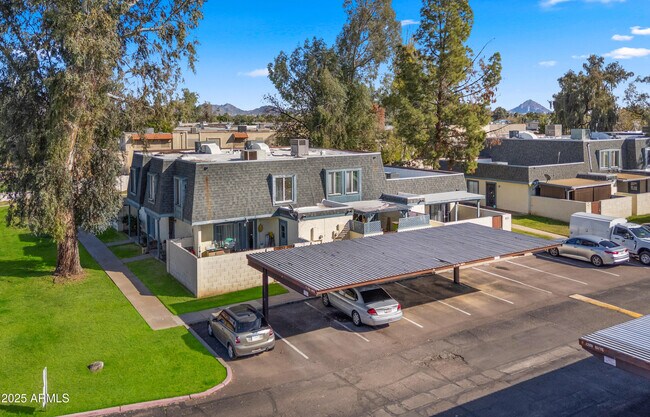 Building Photo - 8135 N 32nd Dr