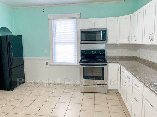 Building Photo - 330 Valley St