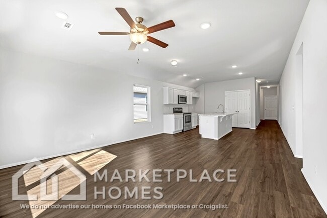 Building Photo - 981 E Starling St