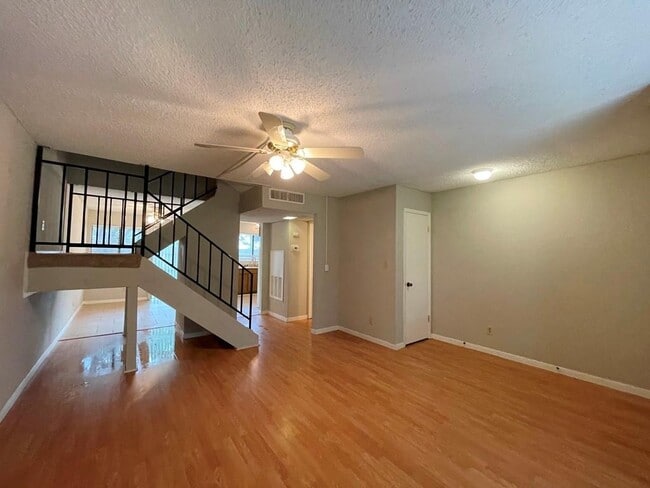 Building Photo - 9502 Quail Village Ln