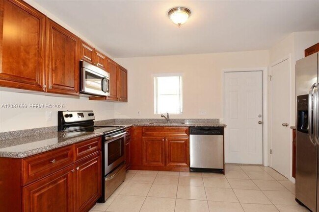 Building Photo - 4304 N Shore Dr