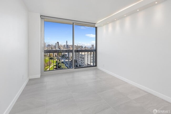 Building Photo - 2200 Sacramento St