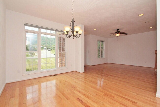 Building Photo - 2359 Wolf Run
