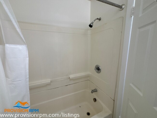 Building Photo - 5138 Clacton Ave