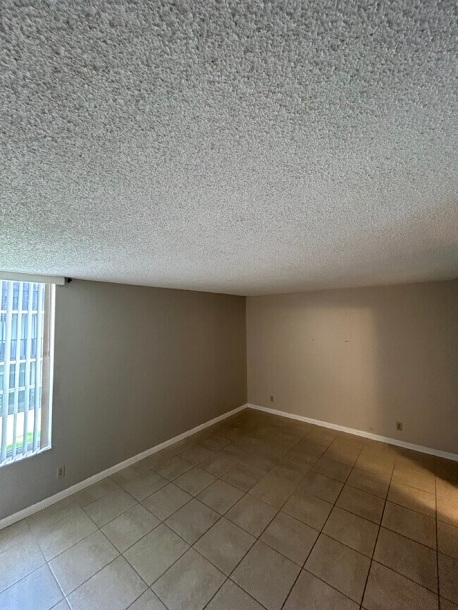 Building Photo - 7173 Orange Dr