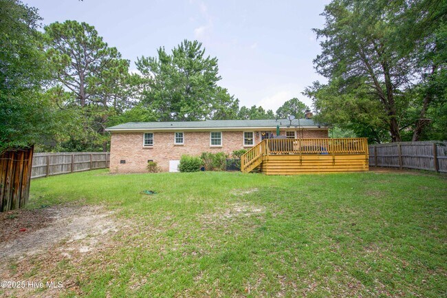 Building Photo - 215 S Pinehurst St