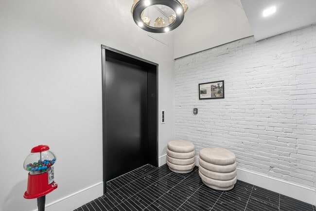 Building Photo - 125 Broad St