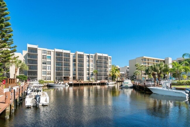 Building Photo - 9 Royal Palm Way