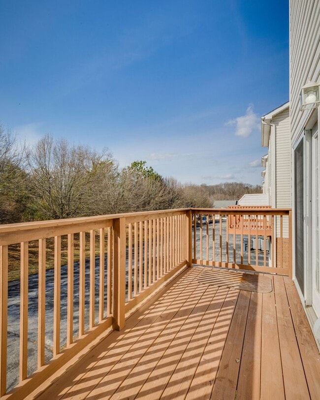 Building Photo - Now Available | 2 Bedroom 2.5 Bath | Bristol, TN