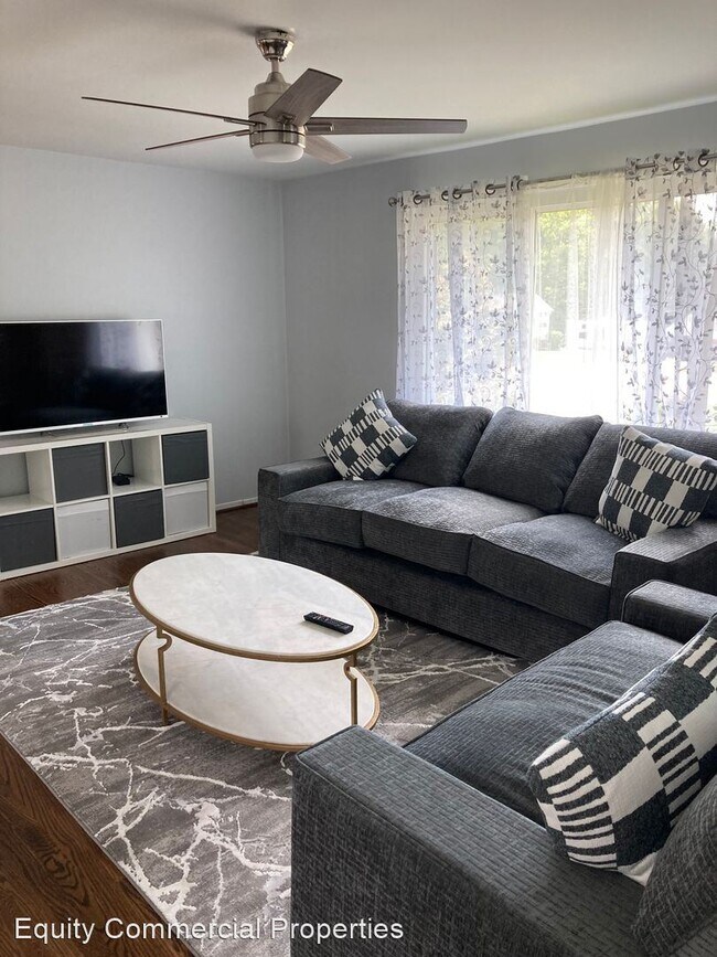 Building Photo - 4 br, 2 bath House - 800 N. Elam