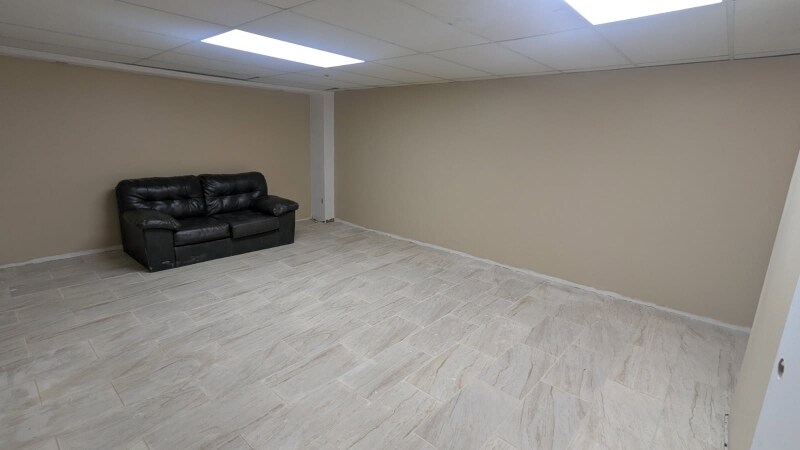 Building Photo - 5010 Lakemont Dr