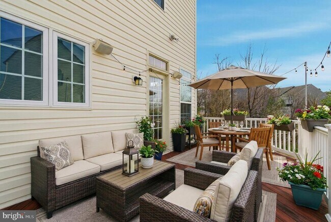 Building Photo - 9421 Aston Villa